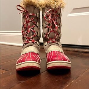 Sorel Warm Red and Tab Lined Boots with Fur